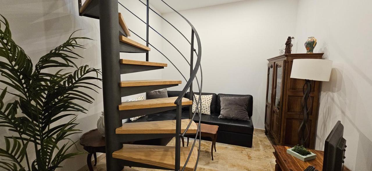 Bel & Ancien Appartement T3 Renove Dans Sartene Екстериор снимка