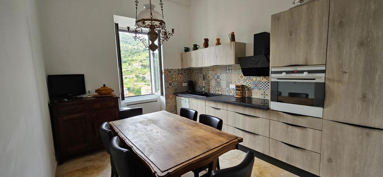 Bel & Ancien Appartement T3 Renove Dans Sartene Екстериор снимка