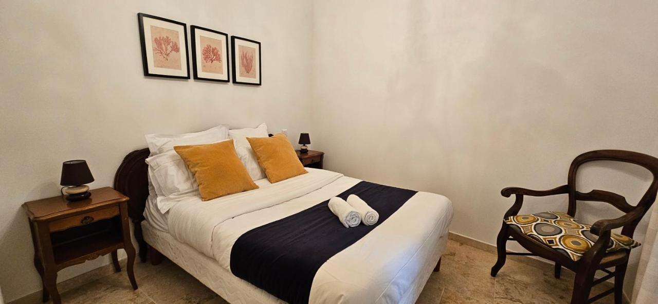Bel & Ancien Appartement T3 Renove Dans Sartene Екстериор снимка