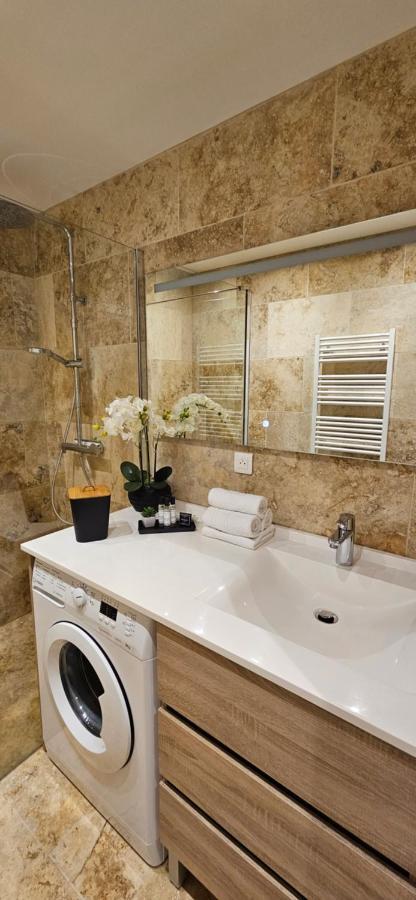 Bel & Ancien Appartement T3 Renove Dans Sartene Екстериор снимка