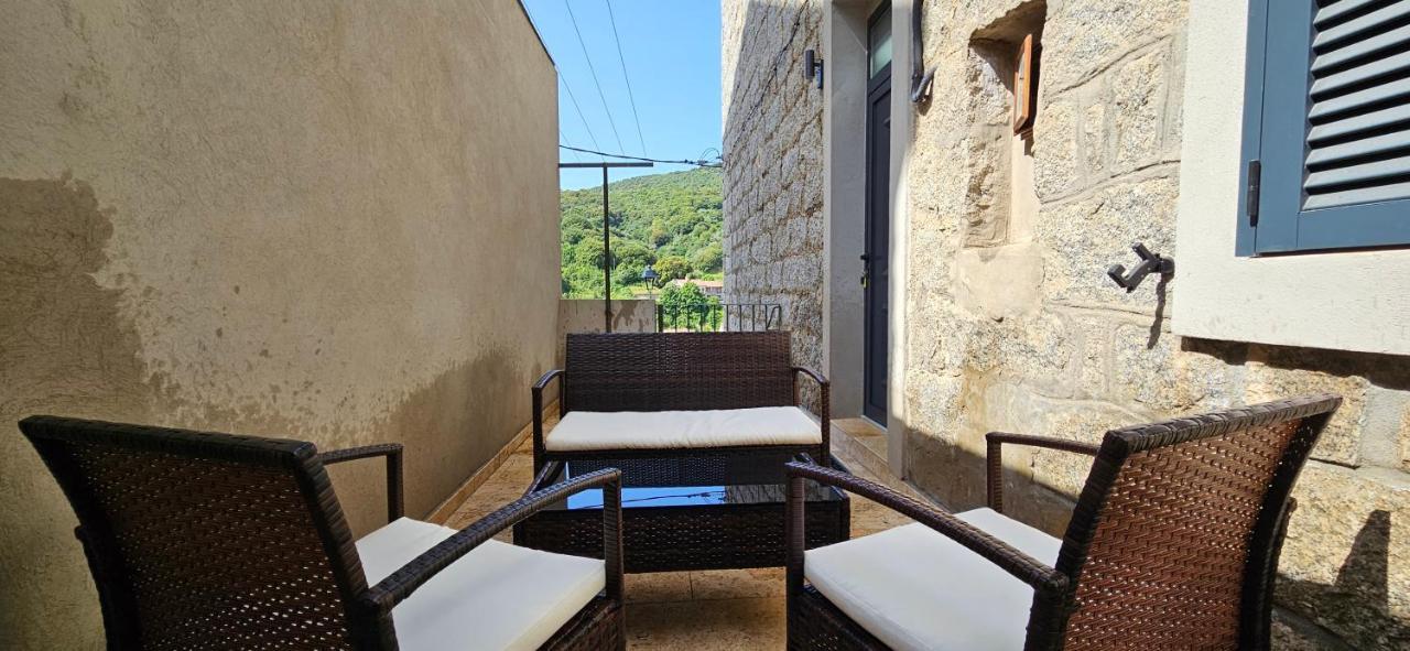 Bel & Ancien Appartement T3 Renove Dans Sartene Екстериор снимка